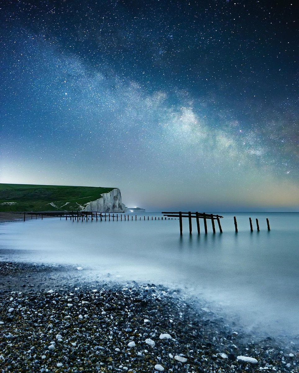 A glorious shot of Cuckmere Haven Beach, East Sussex in the early hours of the morning by @ljrouse 📷 Using the Benro Tortoise TTOR34CLV Tripod. Thanks for the tag! pulse.ly/s9t7c6mxzt