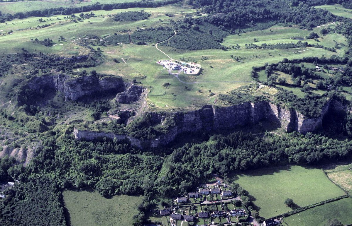 Llanymynech hillfort is a hilltop enclosure, multivallate to north and north east; with a single rampart to the west where the line is utilised by Offa's dyke. The south-east is protected by steep cliffs.
#HillfortsWednesday
buff.ly/3y8GeMB
