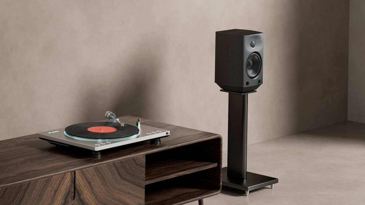 FIIO Automatic Turntable TT13 and FIIO Speakers SP5 are first shown. #High-End Munich 2024