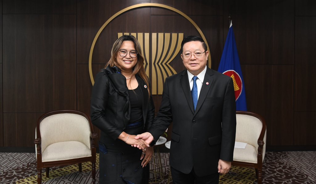 Buth Rothna Secretary-General of ASEAN Dr Kao Kim Hourn received the new Executive ...