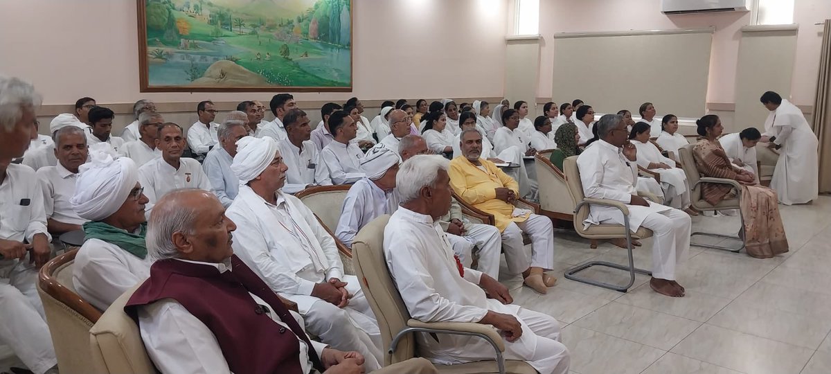 Explore snapshots from our recent program on sustainable farming and village development, organized by the Agriculture and Rural Development Wing of @BrahmaKumaris and @OMSHANTIRETREAT centre. #SustainableFarming #RuralDevelopment #omshanti #brahmakumaris #omshantiretreat