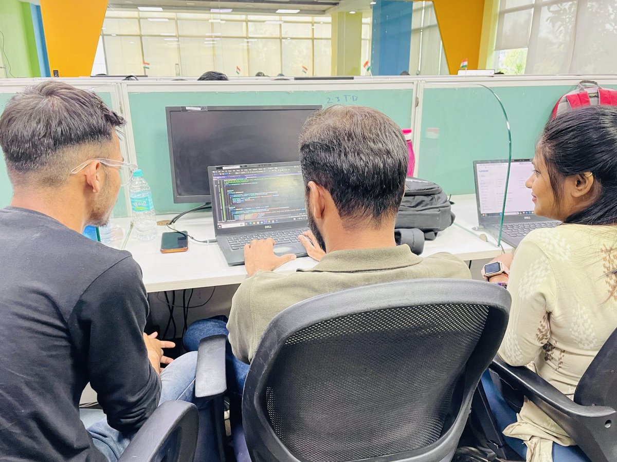 Cyfuturecloud's tweet image. Looking to start your career with Cyfuture Cloud's exciting job openings? Want to be part of a team of innovative #cloudspecialists?
Join Cyfuture Cloud and kickstart your week with something extraordinary!
#cloudhosting #cloudhostingsolution #cloud #cloudhosting #datacenter