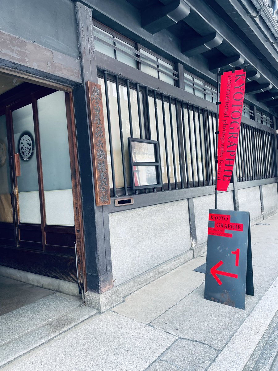 k_k2ny's tweet photo. ただいま✨🏠帰ってきました
寒くて冷えてスケッチどこじゃなかったの😓さて、写真展CHANELすごかったよ😳振り返ります
#黒主山
#誉田屋
#京都写真祭2024
#Birdhead
#インスタレーション
#CHANEL https://t.co/Ys9cOBm51Z