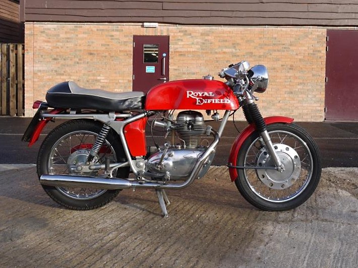 Ready for the summer the acclaimed Royal Enfield 250 Crusader Continental GT. #royalenfield #crusader #enfield #caferacer #motorcycle #speed #classicmotorcycle #continentalgt #baconslicers #riding #meteor #teenagedream #motorbike #rocker #classic #sixties #1960s #red #250s