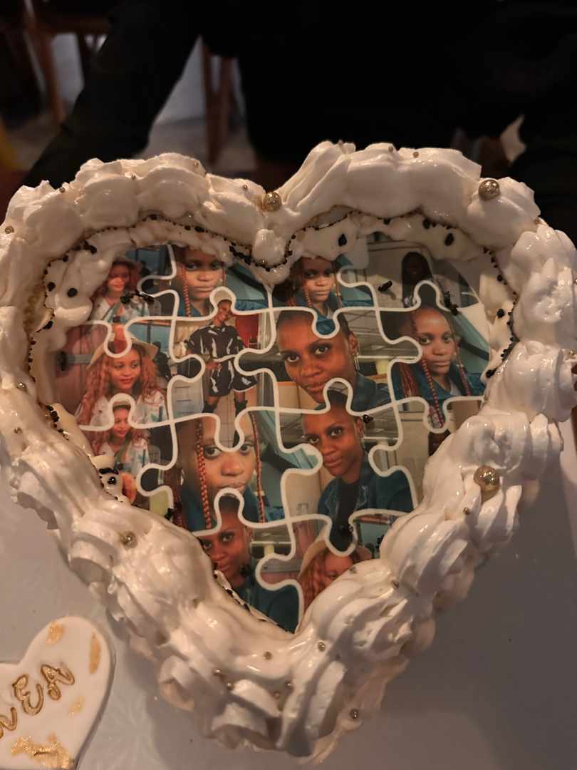 MCMotsepe85's tweet photo. Burn-away / Burn Reveal Cakes from R550
📸: 20cm Heart Shaped Graduation 🎓 Cake
📍: Ga-Rankuwa
📱: WA 0786001200
X&Insta: @mdelightsh
Facebook: H&MDelights
Manchester United| Amrabat | Ten Hag | Michael Owen
#KhosiTwala
#burnawaycake
#graduationcakes🎓 https://t.co/cNI80mFXER
