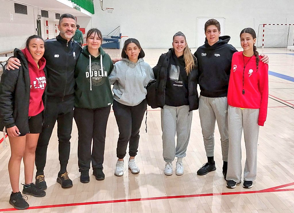 FBCyLLeon's tweet photo. Continúan las sesiones de entrenamiento arbitral de cara a las Fases Finales que se están celebrando.
Y nuestro agradecimiento también al @Colegio_Leones que nos ha prestado su tiempo de entreno junto a @LionessBball https://t.co/sqJXT9vdyK