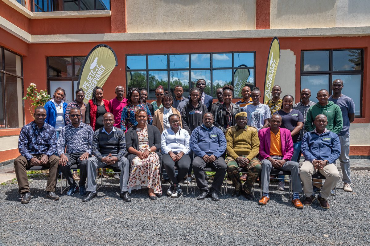 Last week the Conservation and Community departments held a stakeholders workshop conducted for the Rhino Monitoring and Habitat Restoration Project, funded by the Disney Conservation Fund. 

Thread 👇