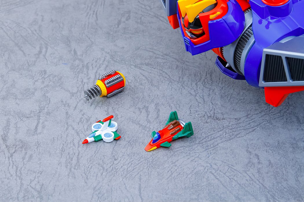 香港のAction Toys から 新シリーズ登場！ 完全変形 グロイザーX