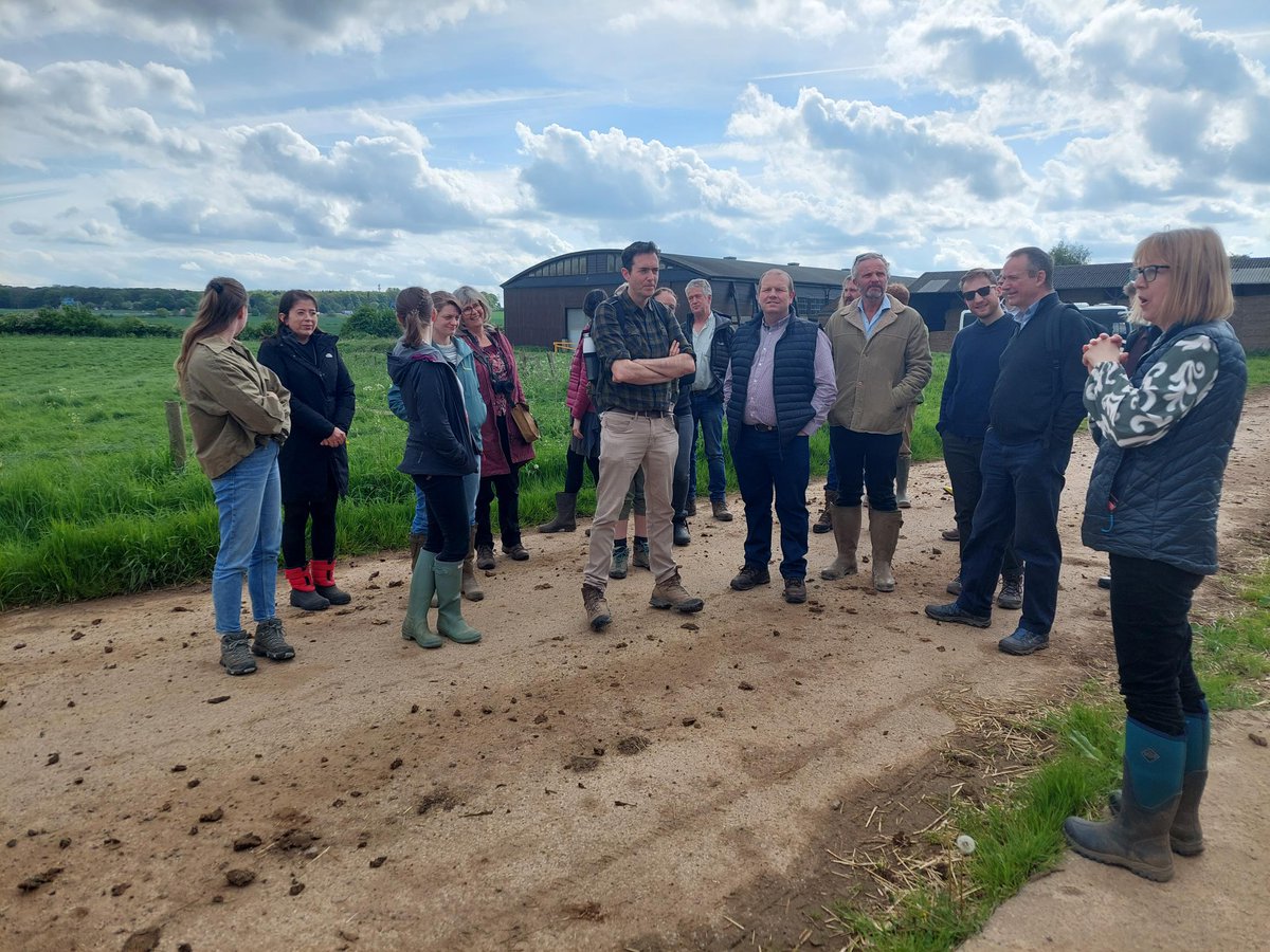 Great afternoon discussing #soilhealth at our #regenerative #agriculture trial at @UniversityLeeds @FixOurFoodteam @healthyfood_h3 - looking forward to more discussion today about ways to transform the UK food system