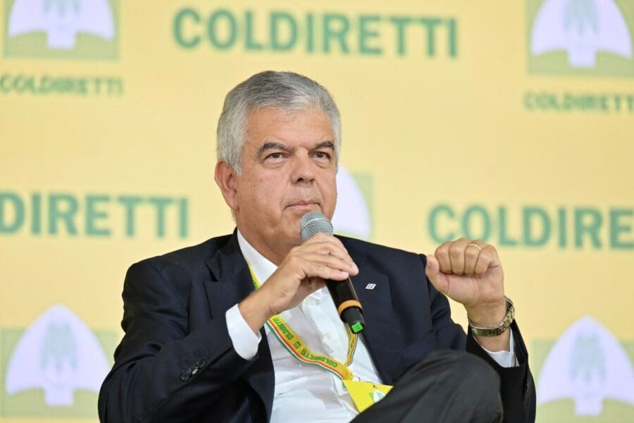 Nel contesto attuale, in cui la sostenibilità ambientale è diventata una priorità globale, il Gruppo FS (nella foto, l'a. d. Luigi Ferraris) ha recentemente presentato un report pionieristico sulla transizione verso un'economia a basse emissioni di
lamescolanza.com/?p=238154