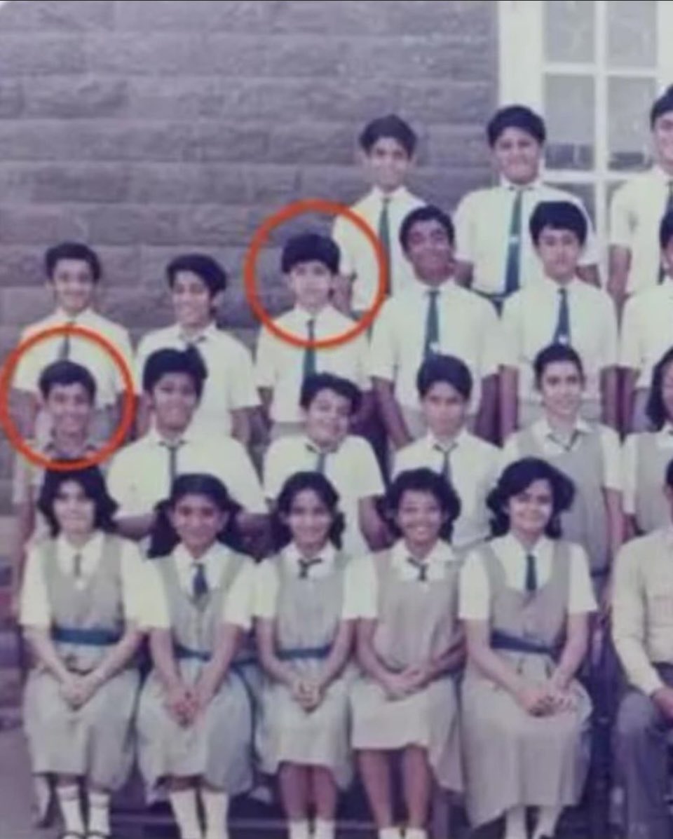 A resurfaced photo on social media suggests #HrithikRoshan and #JohnAbraham were classmates. 💯