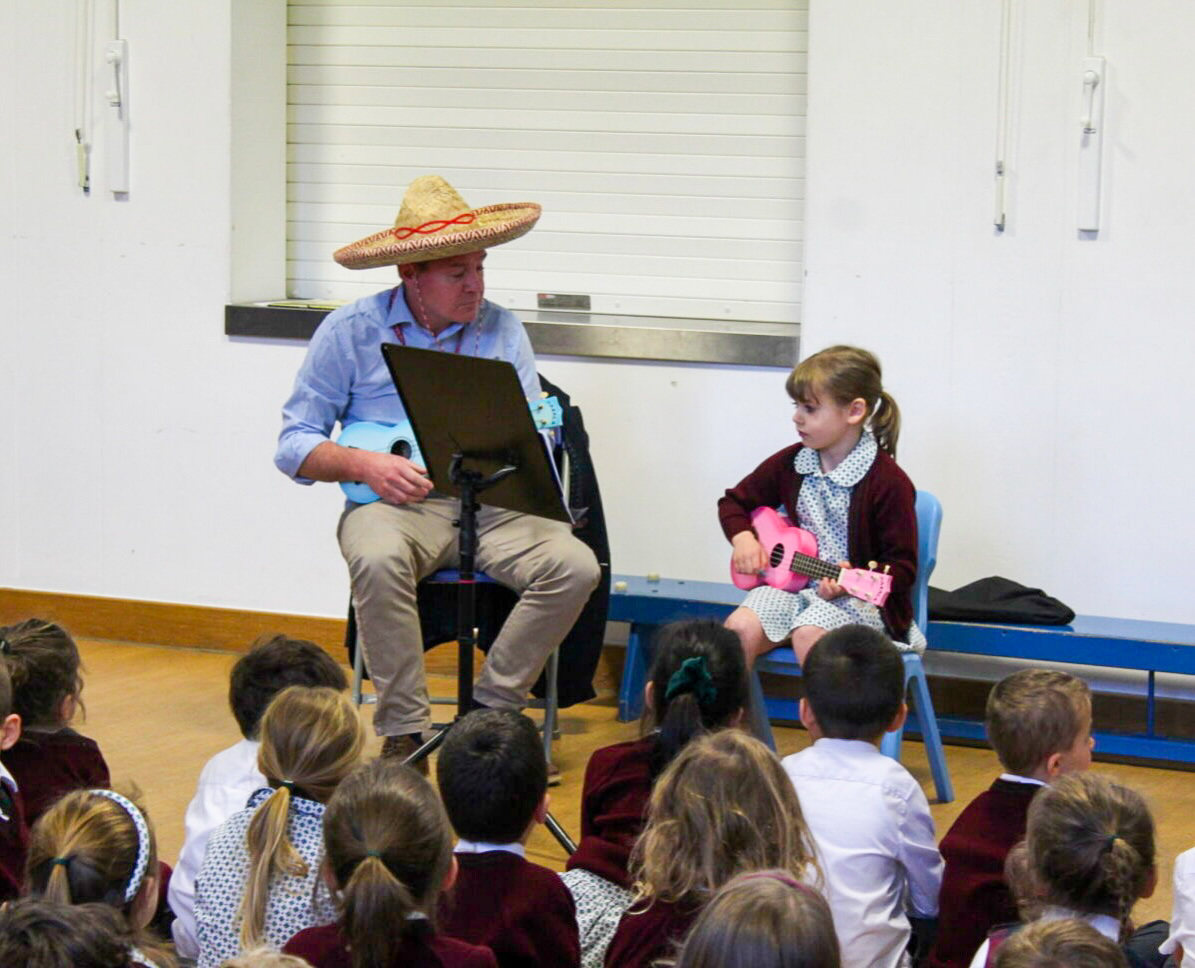Last week Mia in Year 2 performed a beautiful rendition of La Cucaracha on her ukulele with Mr Connell in assembly! 🎶🇲🇽

#ukulele #music #assembly #prepschool #independentschool #lacucaracha #musicperformance