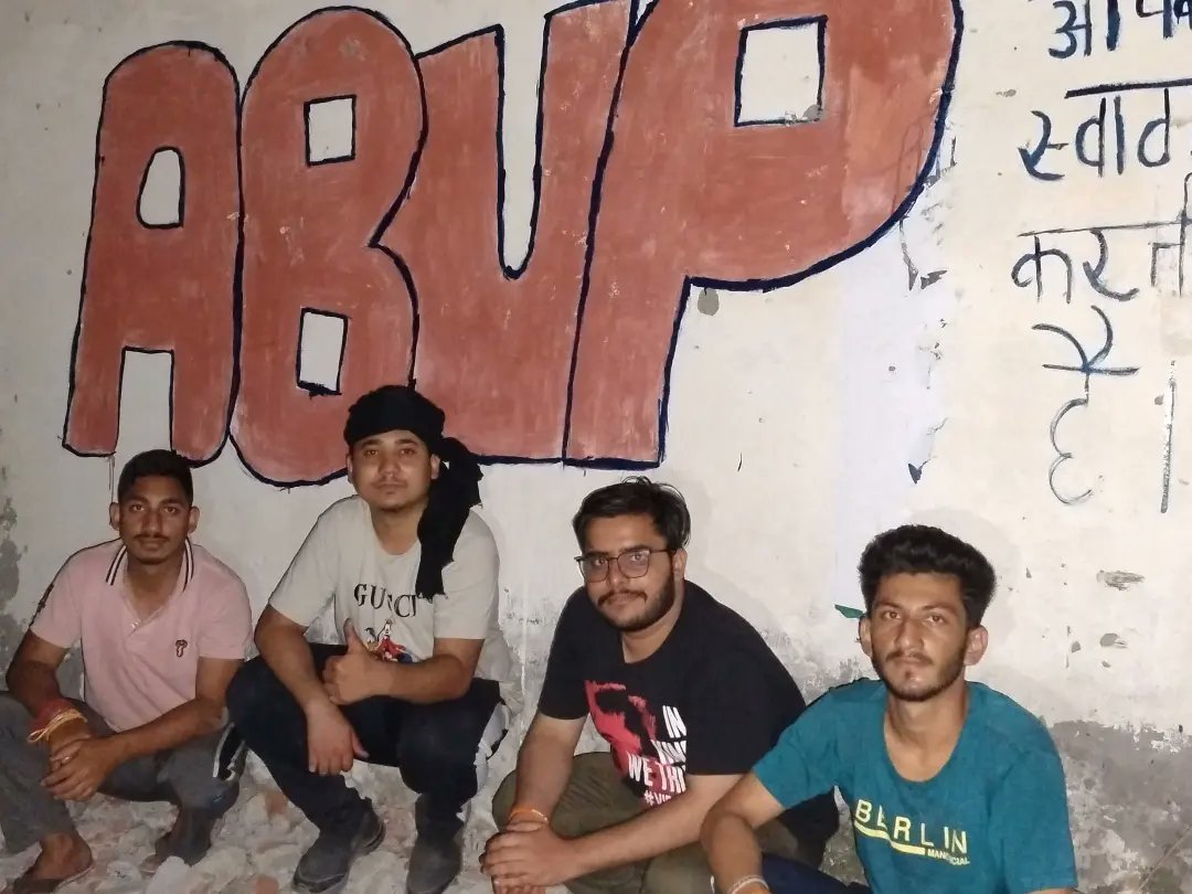 9 से 12 मई तक जिला सिरमौर के पांवटा साहिब में आयोजित हो रहे अभाविप हिमाचल प्रदेश के प्रदेश अभ्यास वर्ग के निमित्त दीवार लेखन करते हुए कार्यकर्ता।