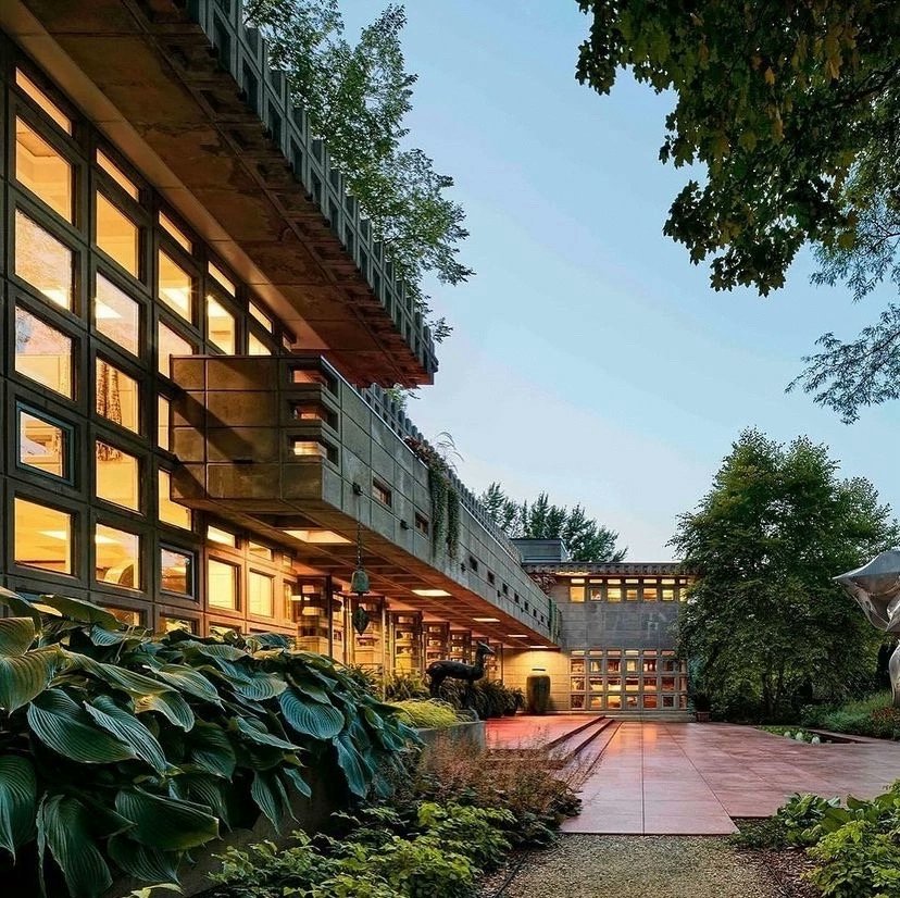 FlyingFox_ff's tweet image. Concrete can be cosy🪨

Dorothy Turkel house by Frank Lloyd Wright, Detroit 🌒

#architecture #LloydWright #concrete