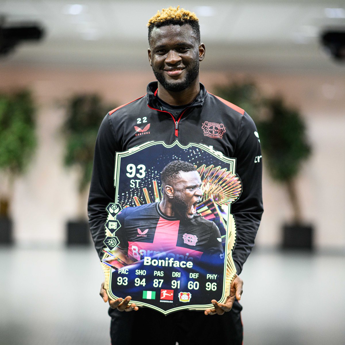 We got him to smile! 🤣🇳🇬🦅 #Bayer04 #Werkself | #BLTOTS @boniface_jrn