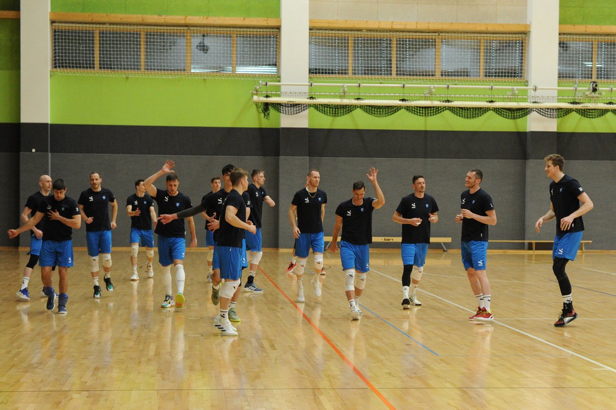 Priprave slovenske reprezentance na prvi turnir elitne #VNL se še naprej odvijajo v Ljubljani, kjer naši fantje pod vodstvom Gheorgheja Cretuja trenirajo dvakrat dnevno. 🇸🇮🏐💪

@TelekomSlo #NLB