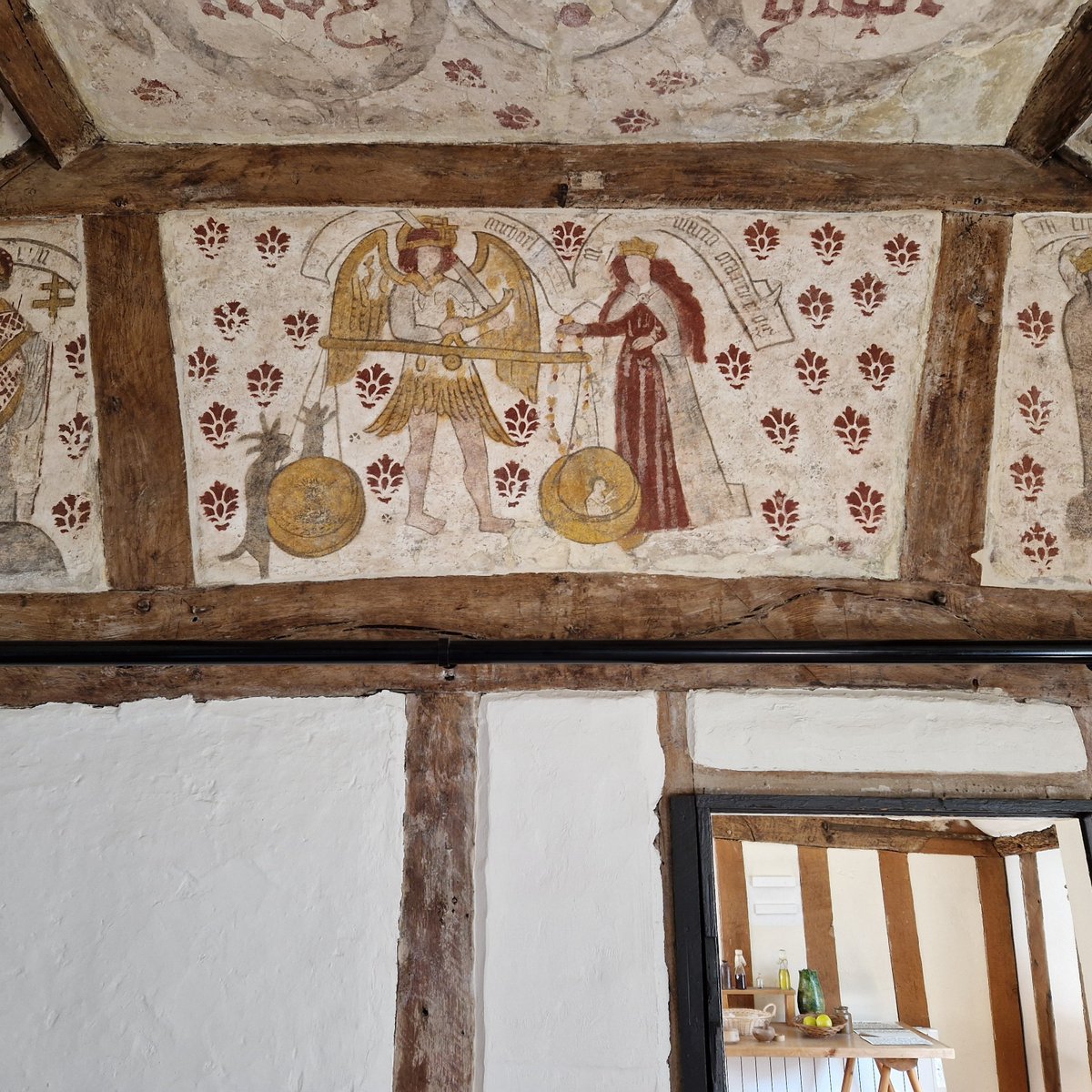 Late 15th century wall paintings at The Commandery, Worcester. Once a monastic hospital, this extraordinary building contains paintings which were covered at the Reformation. St Thomas Becket in his Martyrdom depicted as well as souls being weighed. 

#WallpaintingWednesday