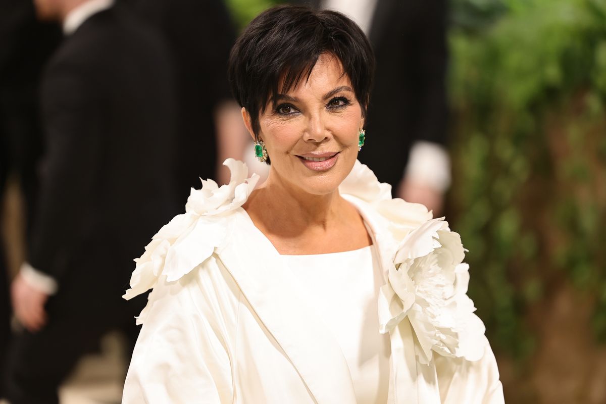 Kris Jenner’s Method for Displaying Houseplants Looks so Elevated — 'It’s the Perfect Way to Brighten up a Boring Corner!' trib.al/8wGP8j0