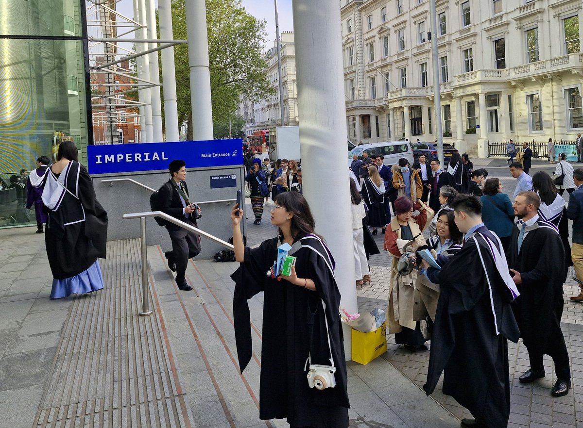Many congratulations to all our students graduating today! @imperialeee