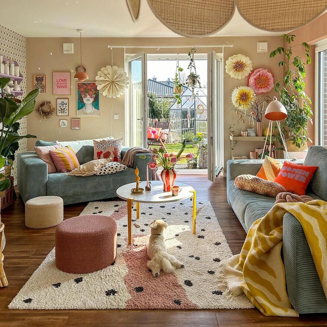 Ein Raum, in dem die Sonne immer scheint, egal wie das Wetter draußen ist. 🍀🏡

#livingroom #interiordesign #InteriorDesignMasters #costwayde