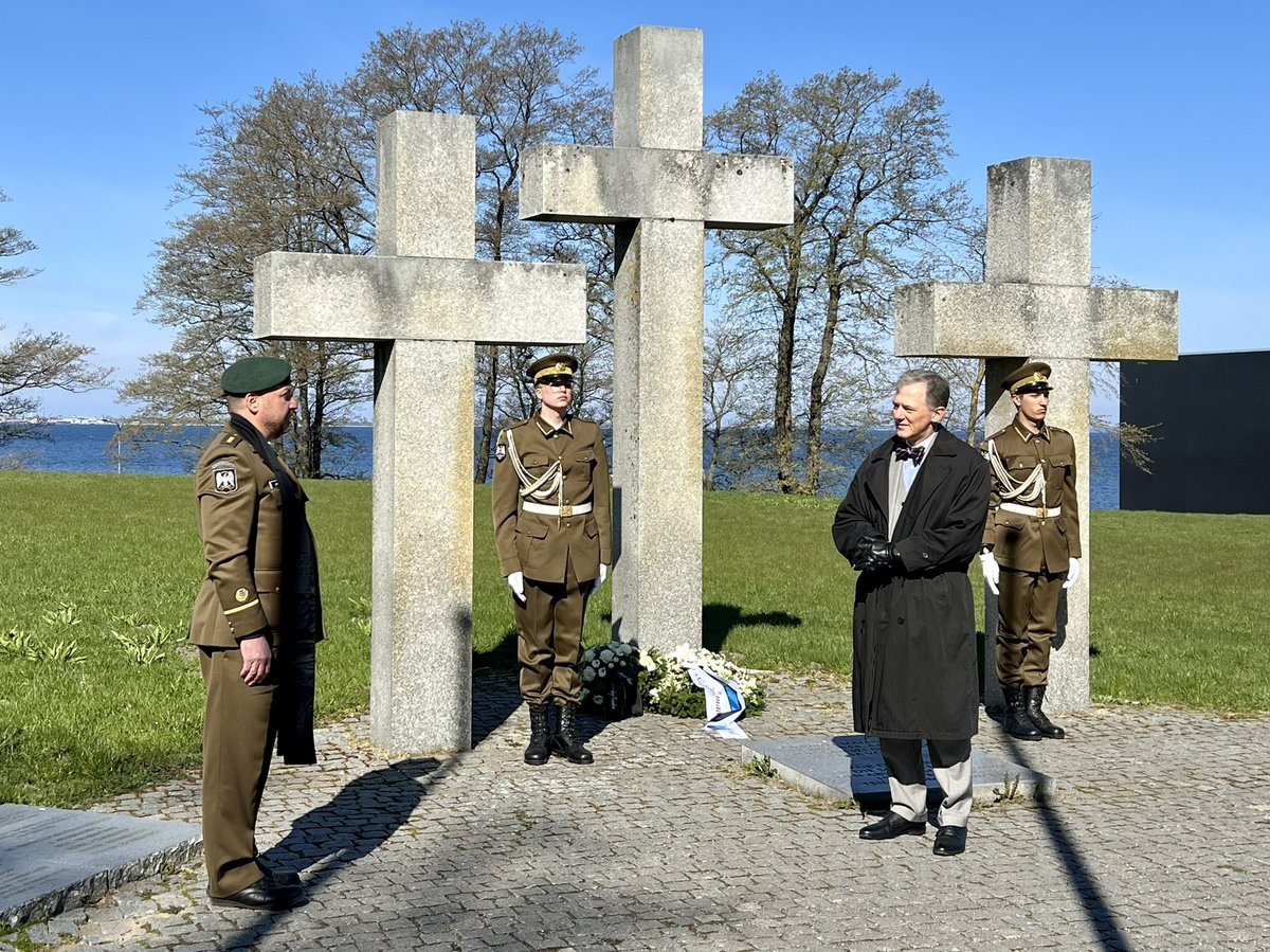 Marking the 79th anniversary of Victory in Europe Day with 🇪🇪 allies.

180,000+ 🇺🇸 forces gave their lives in the European theater in WW2, fighting for the freedom of others.

🇪🇪 remained occupied by Soviet forces until it regained independence in 1991.
#HistoryMatters #USInEst