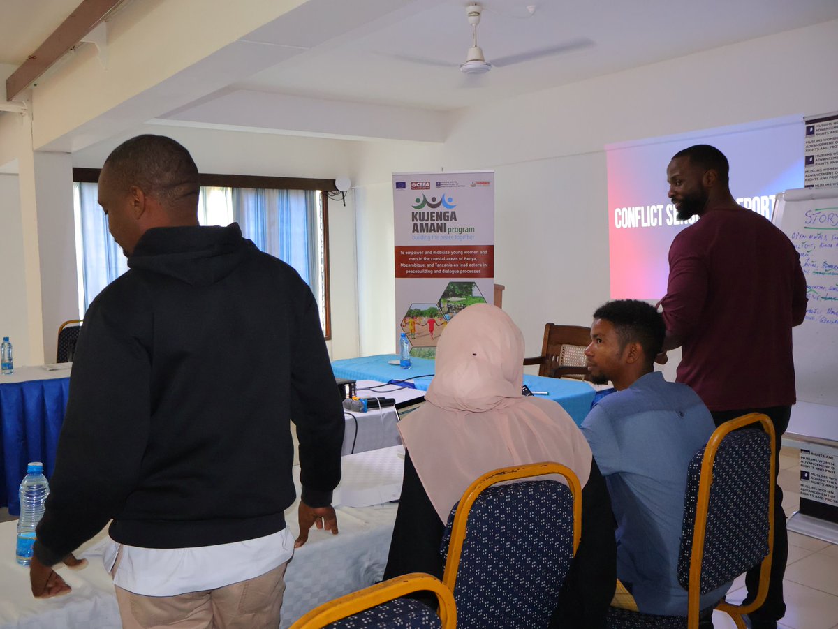 #Kujenga_Amani_Project under #CEFA continues with @johnallannamu defining the role of journalists in conflict sensitive reporting. Being factual and always being honest and allowing yourself to accept the biasness in you in the context of the story @Mwarpkenya @TwahaMaimuna