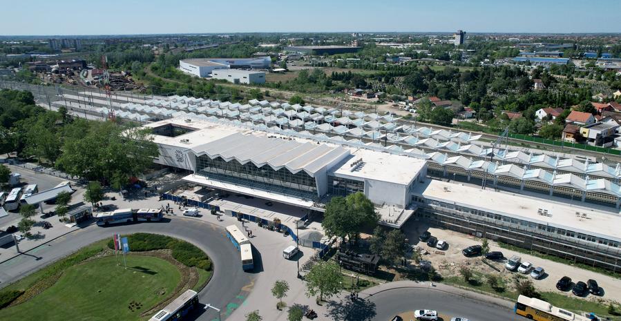 China will work with Serbia to forge ahead together to open up a new vista in China-Serbia cooperation "with stronger momentum, greater scope, and higher quality," said Chinese President Xi Jinping, who is on his second state visit to Serbia. xhtxs.cn/TjO