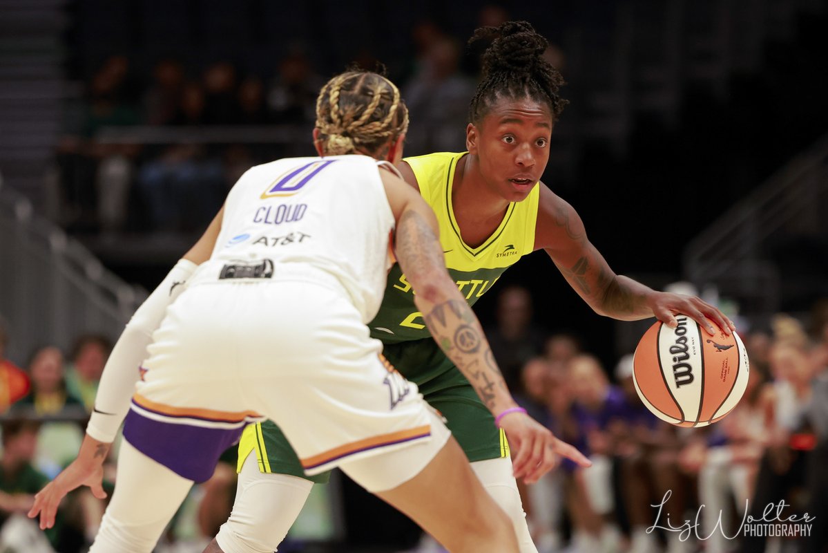 Here are four favorite photos from last night's @SeattleStorm preseason win over the @PhoenixMercury, as taken by our photographer on assignment @Wolter_Liz! #SeattleStorm #TakeCover #WNBA