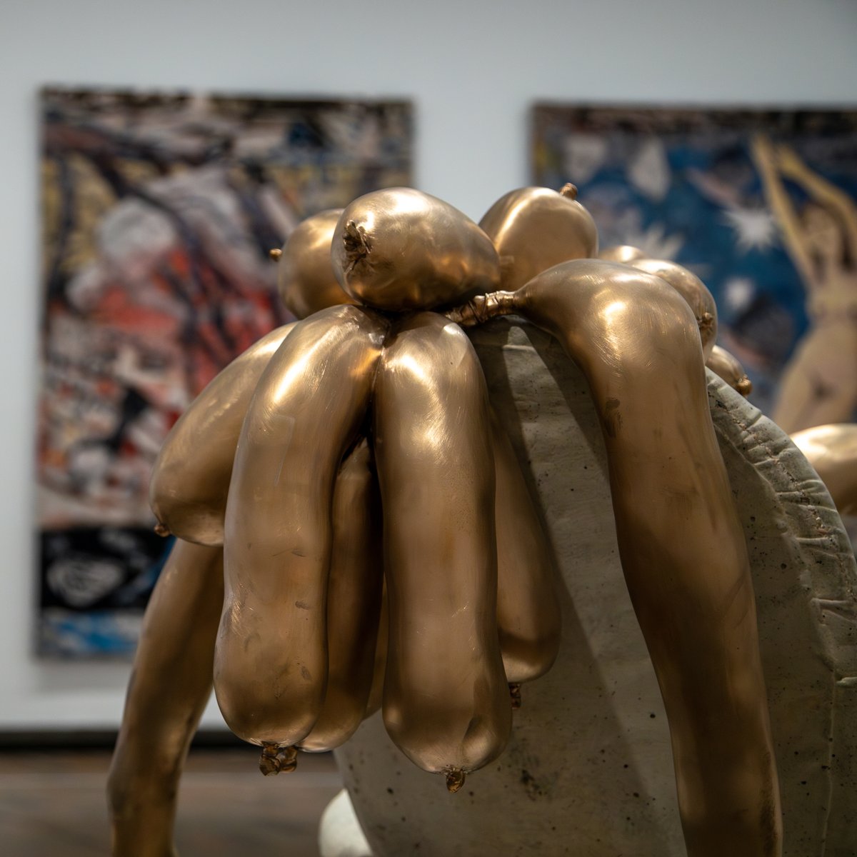 Deep Inside My Heart must close 19 May. This exhibition focuses on major women artists of the 20th century, featuring works like TITTIPUSSIDAD by Sarah Lucas. Deep Inside My Heart, Free until 19 May. nga.gov.au/exhibitions/de… #DeepInsideMyHeart #SarahLucas #NationalGalleryAU