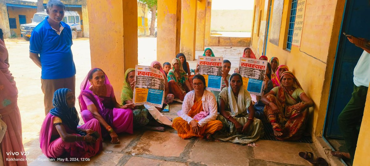 Spreading awareness against child marriage in Gram Panchayat Kolkhanda of Dungarpur district.
Shared info on helplines 1098 & 112 for immediate support. Let's unite to ensure a #ChildMarriageFreeIndia! 🇮🇳 #EndChildMarriage #freedomnow