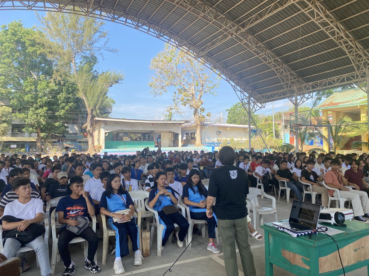 From April 24-26, the @UPOUOfficial Pahinungód and OPA held the UP Admission Orientation for different schools in Northern Mindanao. This was part of UP's efforts to democratize access to UP education. 

Padayon! 
#UPPadayon 
#SDG4 #SDG10 

Read more here: bit.ly/4a5wNuE