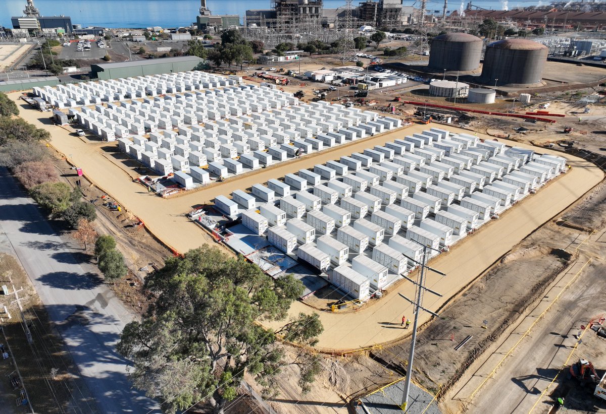 Check out the progress we’re making on Kwinana Battery Stage Two. The batteries and inverters are installed, and cabling to the substation is in progress. Visit: synergy.net.au/About-us/News-… #batteryenergystoragesystem #energystorage #batterystorage