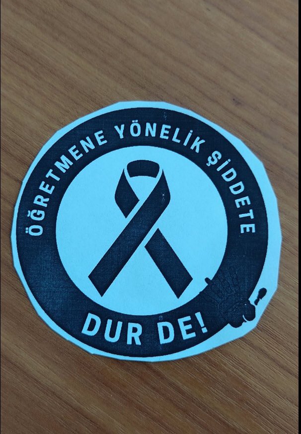 LATASOR's tweet photo. Uyan güzel ülkem. Dün bir öğretmen öğrencisi tarafından katledildi.  #EgitimdeSiddeteHayir https://t.co/dftrkzp10A