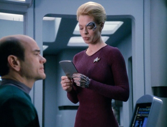 Seven's fanmail to the Doctor was a beautiful final touch to 'Virtuoso' 🥲💜🖖💫🪐🎵 #StarTrek #VOY #Rewatch