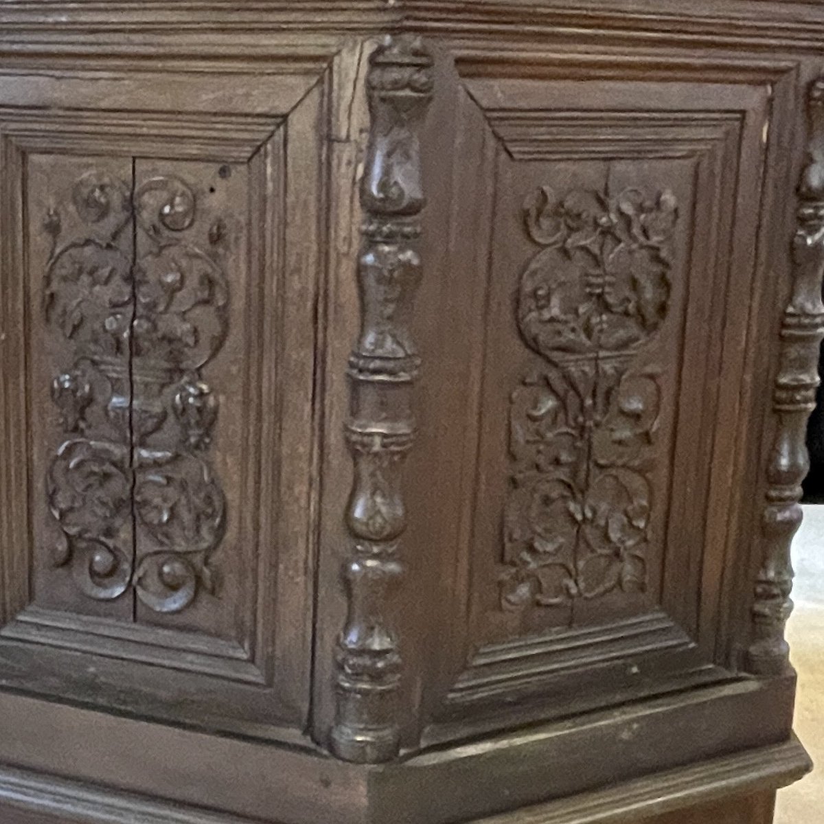 Historic England describes the pulpit at St Mary le Crypt, Gloucester as ‘early to mid C16 pulpit carved with renaissance ornament’ #woodensday #woodcarving