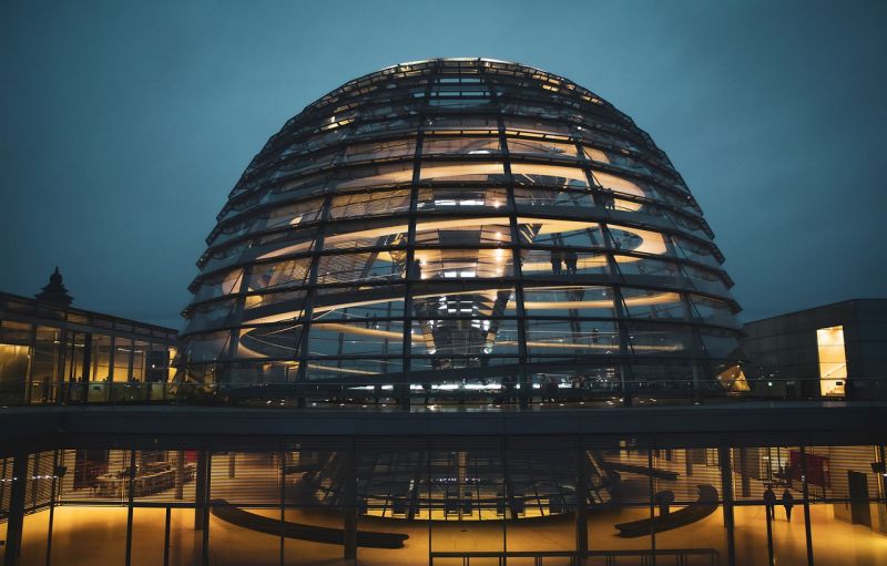 HrsolutionAg's tweet photo. #Funfactoftheweek
In #Germany it is very common to offer sales representatives a company car. To ensure the car can also be used privately, Germany has the 1% rule where the car is run through hashtag#payroll. This eliminates the need for driverβs logbooks.
#EOR #payroll #HR https://t.co/VRsKqJeKxh