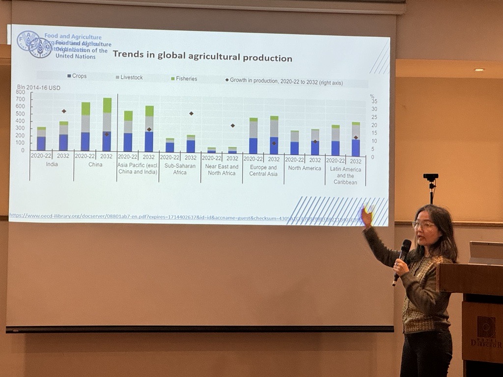 Maya Takagi from @FAOamericas discusses agrifood system trends in the #LAC region with young leaders at #YLPfoodsystems:
🌾 $29B in agricultural losses due to climate disasters (2008-18)
🌱 Erosion affects 50% of soils
📉 Slight decrease in hunger rates to 6.5% in 2022