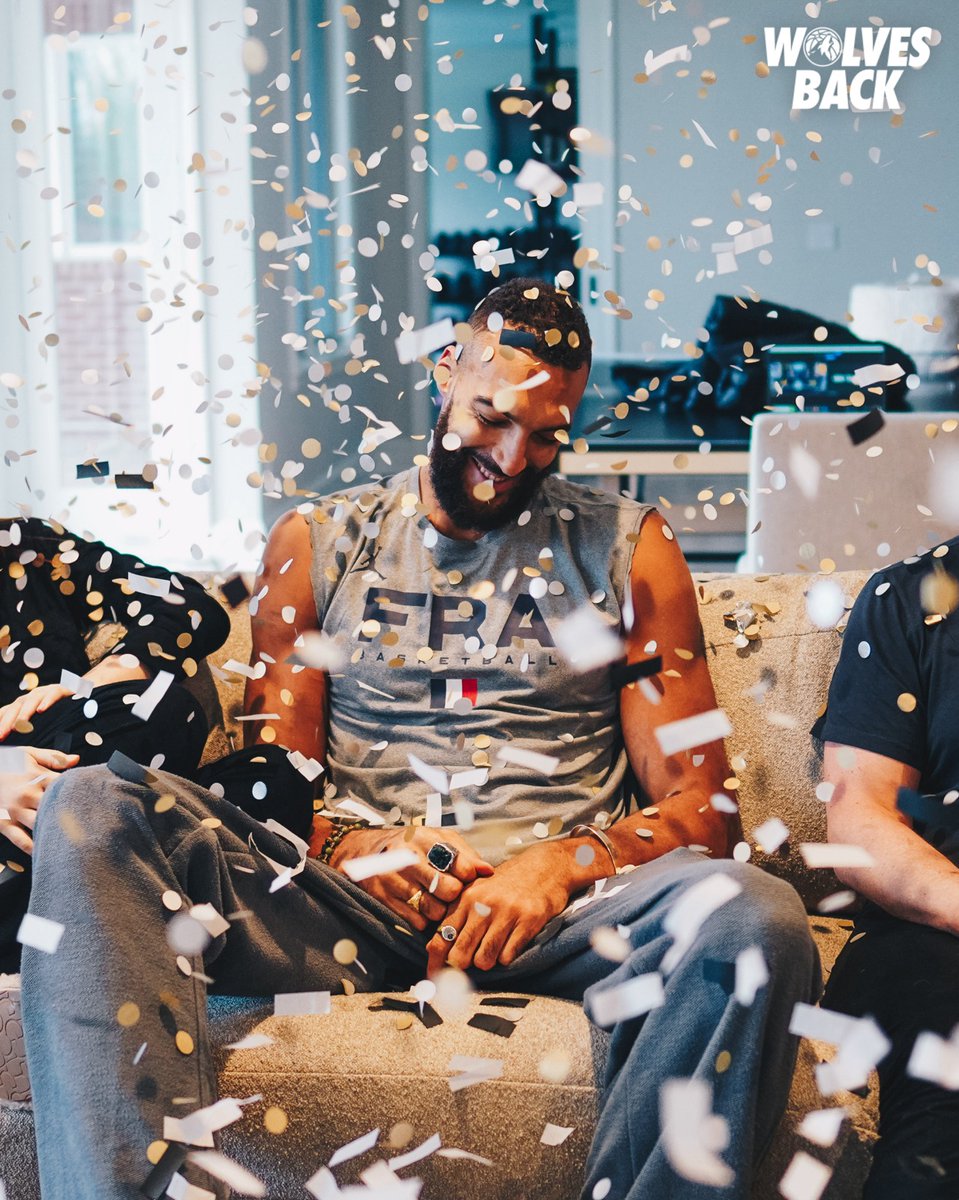 La passe de 4 ! <a href="/rudygobert27/">Rudy Gobert</a> désigné DPOY de cette saison NBA✨👏
C'est la 4ème fois en 6 ans que Rudy est désigné meilleur défenseur de l'année. CONGRATULATIONS RUDY ! #DPOY #DPOY24 #NBADPOY #RudyGobert