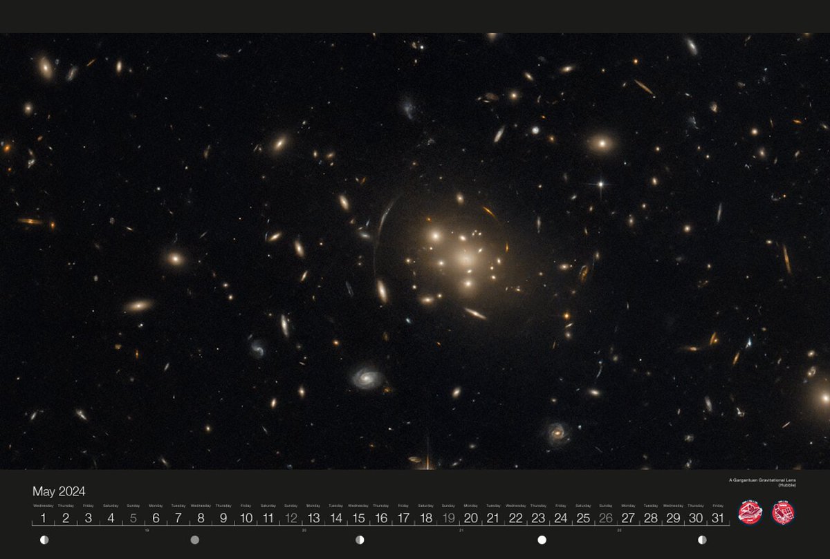 In de kalender voor de Hubble- en James Webb-ruimtetelescopen van 2024 staat de maand mei in het teken van de ruimtetijd afbuigende sterrenstelselcluster SPT-CL J001-2026. Klaar om te worden afgedrukt: ow.ly/KuVk50Rsoet 📷 @NASA, @ESA