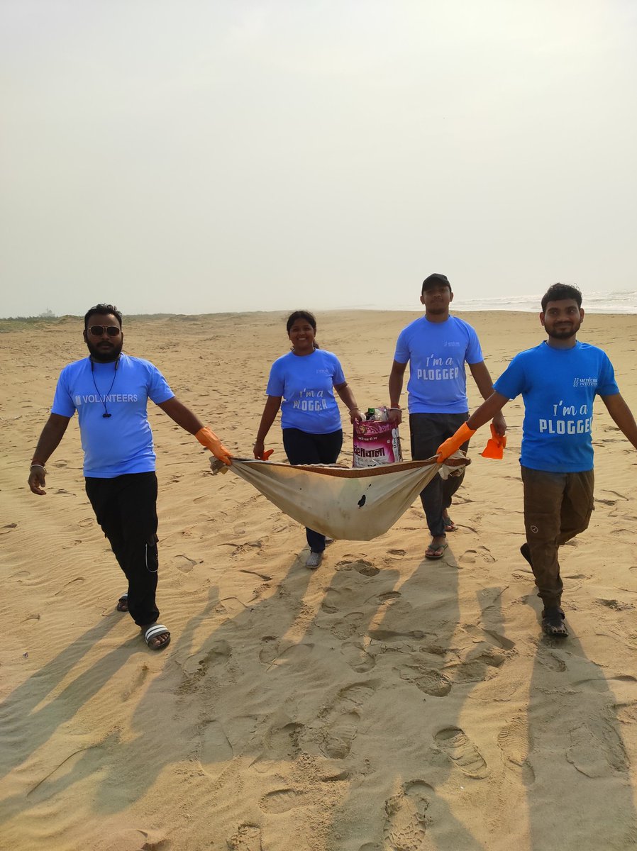 SATTVIC_SOUL's tweet image. Drive No-569
Plogging at Sea Beach,Paradeep
Team @SATTVIC_SOUL celebrated #EarthDay2024 by plogging approx 70 kgs of non-biodegradable specially plastic #trash,those were scattered along the coastline & also disposed them carefully.
#plasticvsplanet
@odisha_tourism