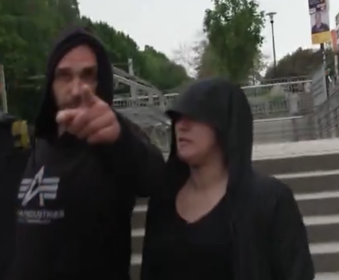 dd_nazifrei's tweet photo. Video vom gestrigen Angriff auf #Politiker*innen in #Dresden-Gorbitz. Unglaublich mit welcher Selbstsicherheit und wie herrisch der braune Abschaum hier auftritt. #NazisRaus! #DresdnerZustände #DD0705 https://t.co/EweicQVtNx