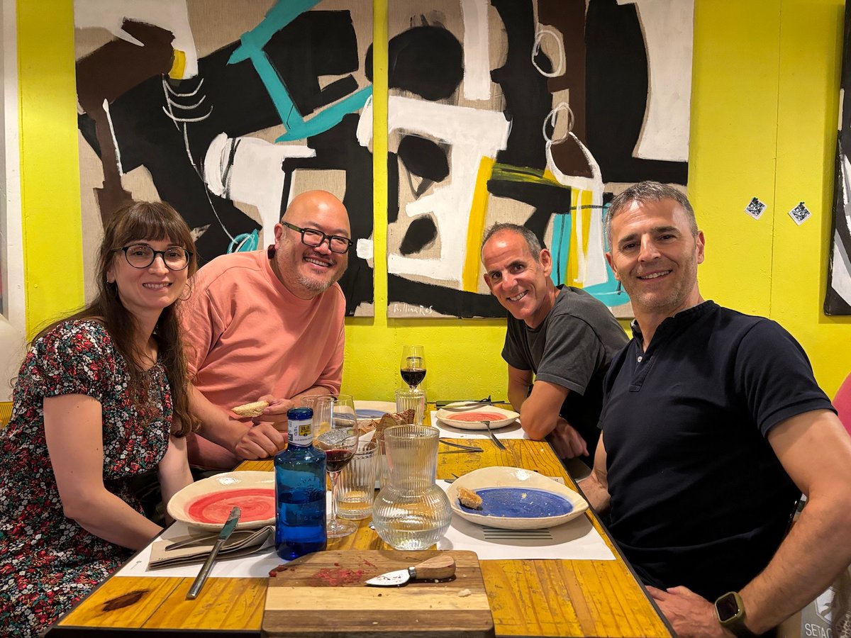 Took full advantage of being in Seville at the same time as <a href="/1jonevans/">Jon Evans</a> to catch up for an amazing dinner with non-ecotox colleagues and friends last night 🇪🇸
