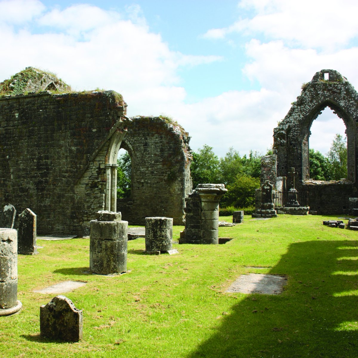 Only a stone's throw away from Gleeson's is the ruins of Roscommon Abbey🏰, a lovely attraction steeped in history!

#visitroscommon #irelandshiddenheartlands #gleesons #staycation #explore #keepdiscovering #discoversligo