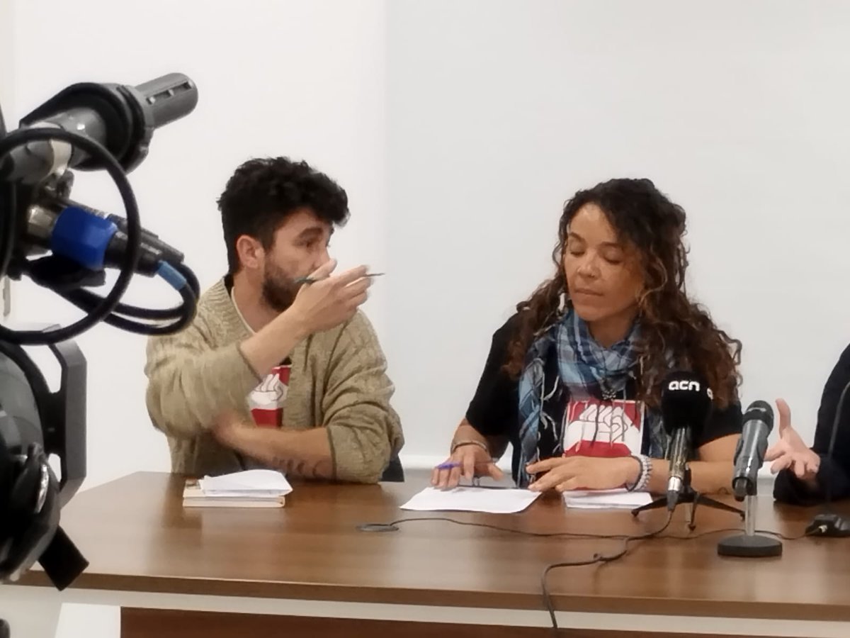 CgtLaborals's tweet photo. Roda de premsa #vaga9demaig.Tot el personal laboral d'@educaciocat, inclòs el #PAE (TIS, TEEI, EEE, AEE, EDU, FIS), estem cridades a la #vaga el dijous 9 de maig.
#Juntessommésfortes https://t.co/ZU3K58n6eI