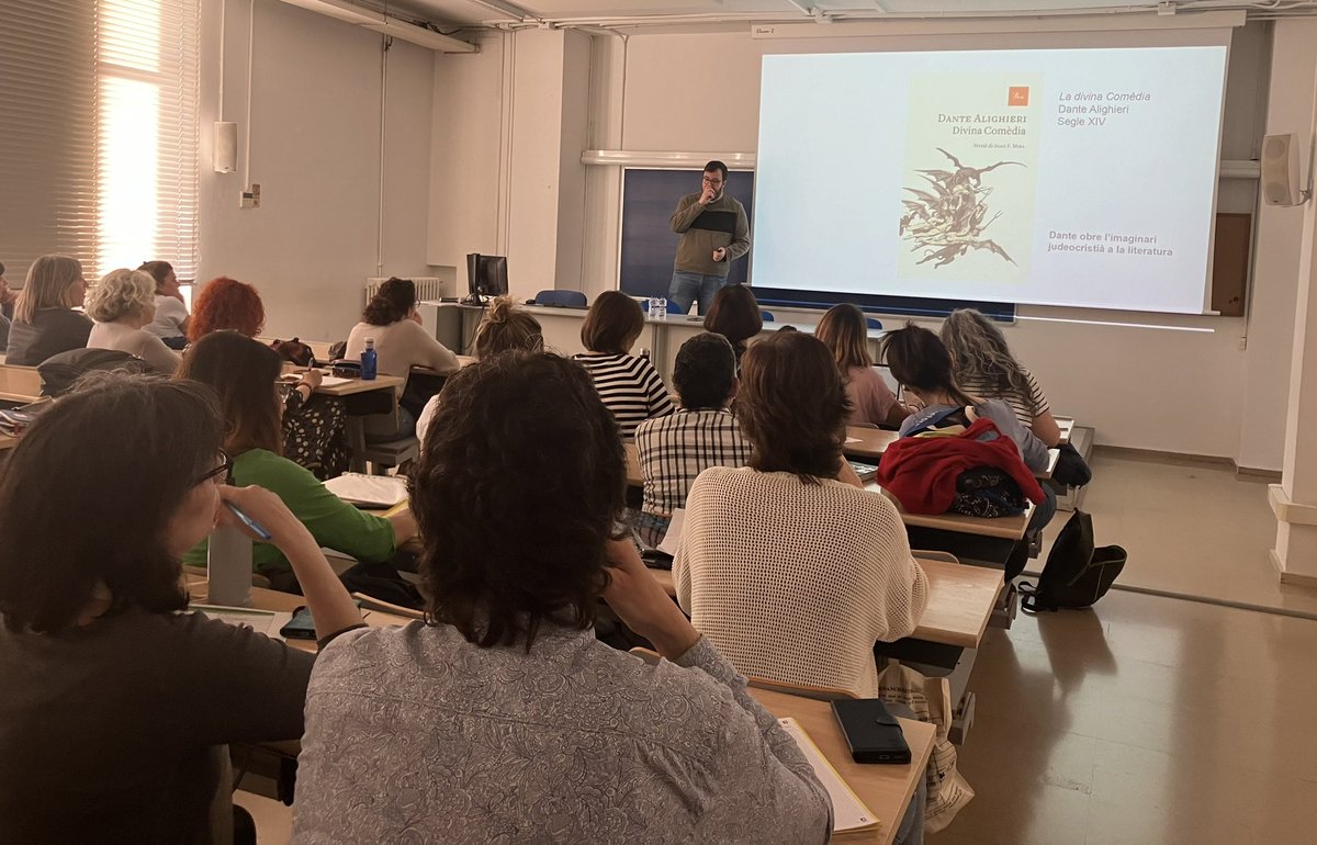 Avui al curs de #PrescripcióLectora de la @FIMA_UB toca gènere fantàstic. Ens hi endinsem de la mà de @PabloMallorqui.