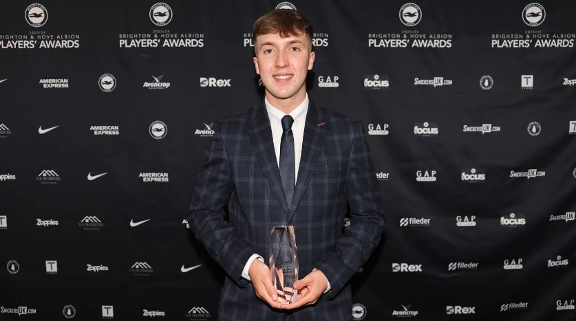 Congratulations @JackHinsh shorturl.at/jCU01 His exceptional performance earned him the well-deserved Men's Young Player of the Season award at the prestigious @OfficialBHAFC Players' Awards, attended by more than 400 guests #oneTKATfamily