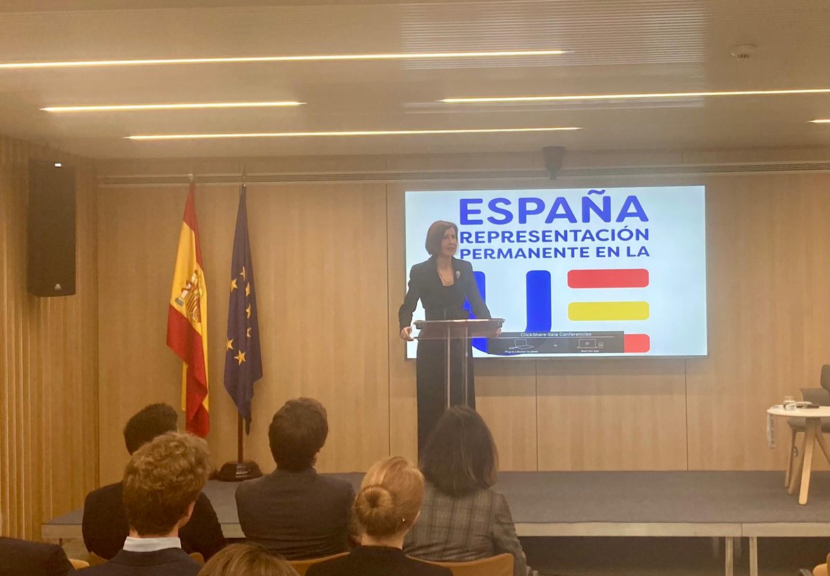 Yesterday, we were warmly welcomed at the Permanent Representation of Spain to the EU 🇪🇸 Thank you Ambassador Marcos Alonso Alonso and Ambassador Elena Gómez Castro for having us and answering our questions! #EUDiplomacy @EspanaenUE @AAlonsoMarcos