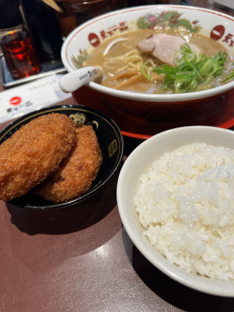 昼には遅く、夜には早い時間帯に、わんぱくなもの食べちゃうよ🍜