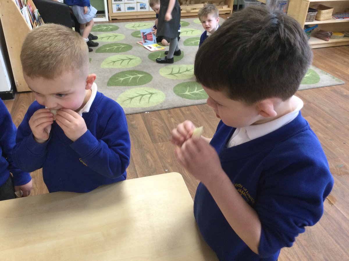 We enjoyed mixing the batter and weighing out the ingredients. Kenyan pancakes are sometimes eaten with a little chilli 🌶 and  cayenne  pepper.  🥵.  Next  week  we  will  add our  favourite  topping.  #OLOLDT #OLOLGeography