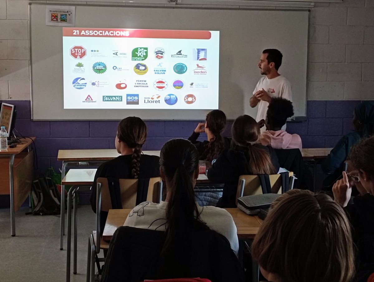 L’alumnat de 1r d’ESO participa en un taller d’educació ambiental a càrrec de @SosCostaBrava Aprenem com d’important és defensar el territori marí, la biodiversitat i el patrimoni cultural. Gràcies per compartir amb nosaltres el vostre projecte i per la gran tasca que feu!